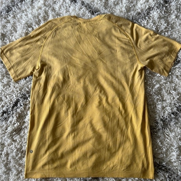 Lululemon Metal Vent Tech Short Sleeve Yellow - Picture 2 of 3